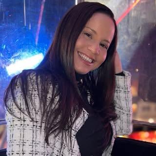 Capa de Caroline Ferreira