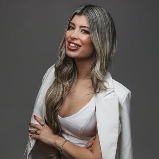 Capa de Camila Colares