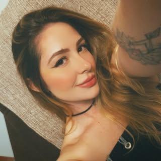 Capa de Gabriela Paes