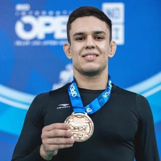 Capa de Kayque Estevam Xavier