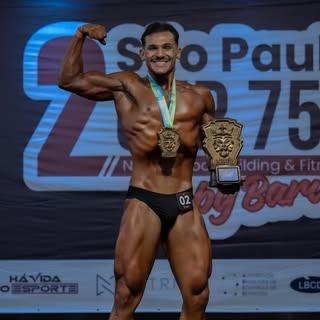 Capa de Lucas Boareto