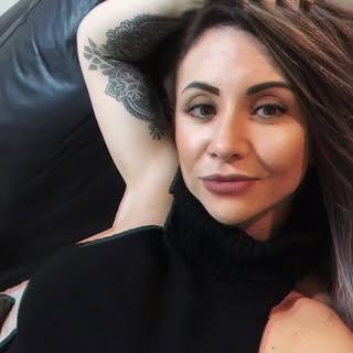 Capa de Renata Corrêa