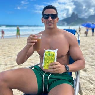 Capa de Romário Azevedo