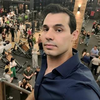 Capa de Tiago Lara