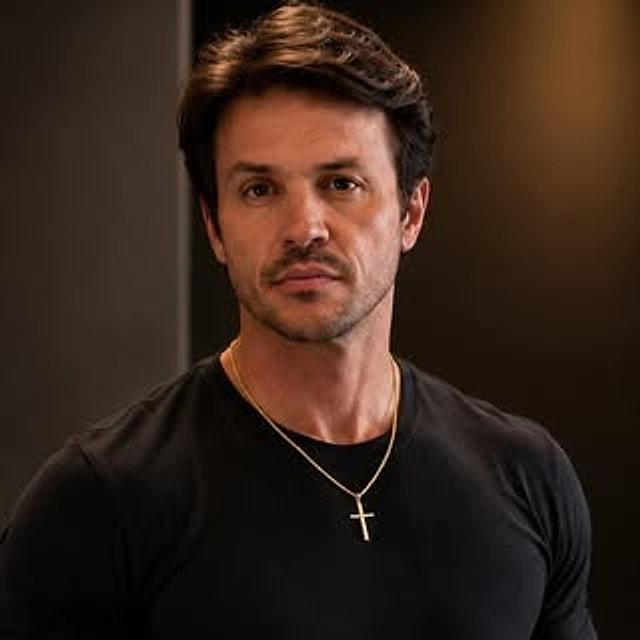Capa de Gustavo Duarte