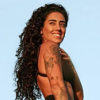 Capa de Marcela Freitas