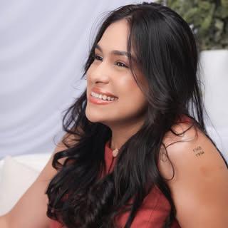 Capa de Camila Leite