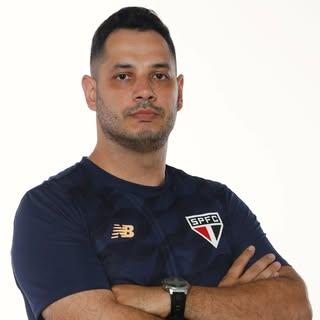 Capa de Bruno Diniz