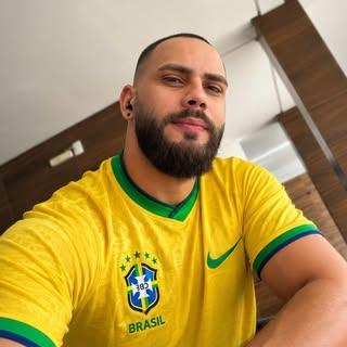 Capa de Vinicius Leal