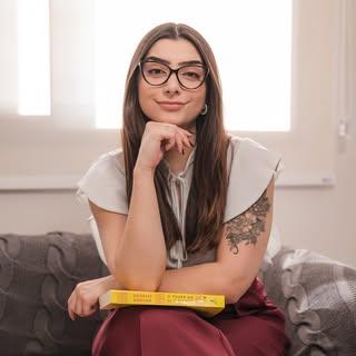 Capa de Isabella Lacerda