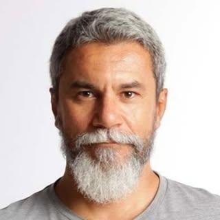 Capa de Adrian Vilas Boas