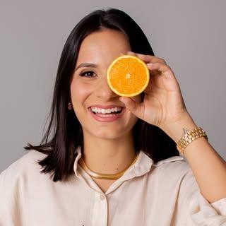 Capa de Monique Gomes