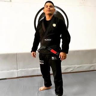 Capa de Adriano Santos