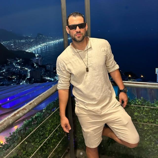 Capa de Vitor Alcantara