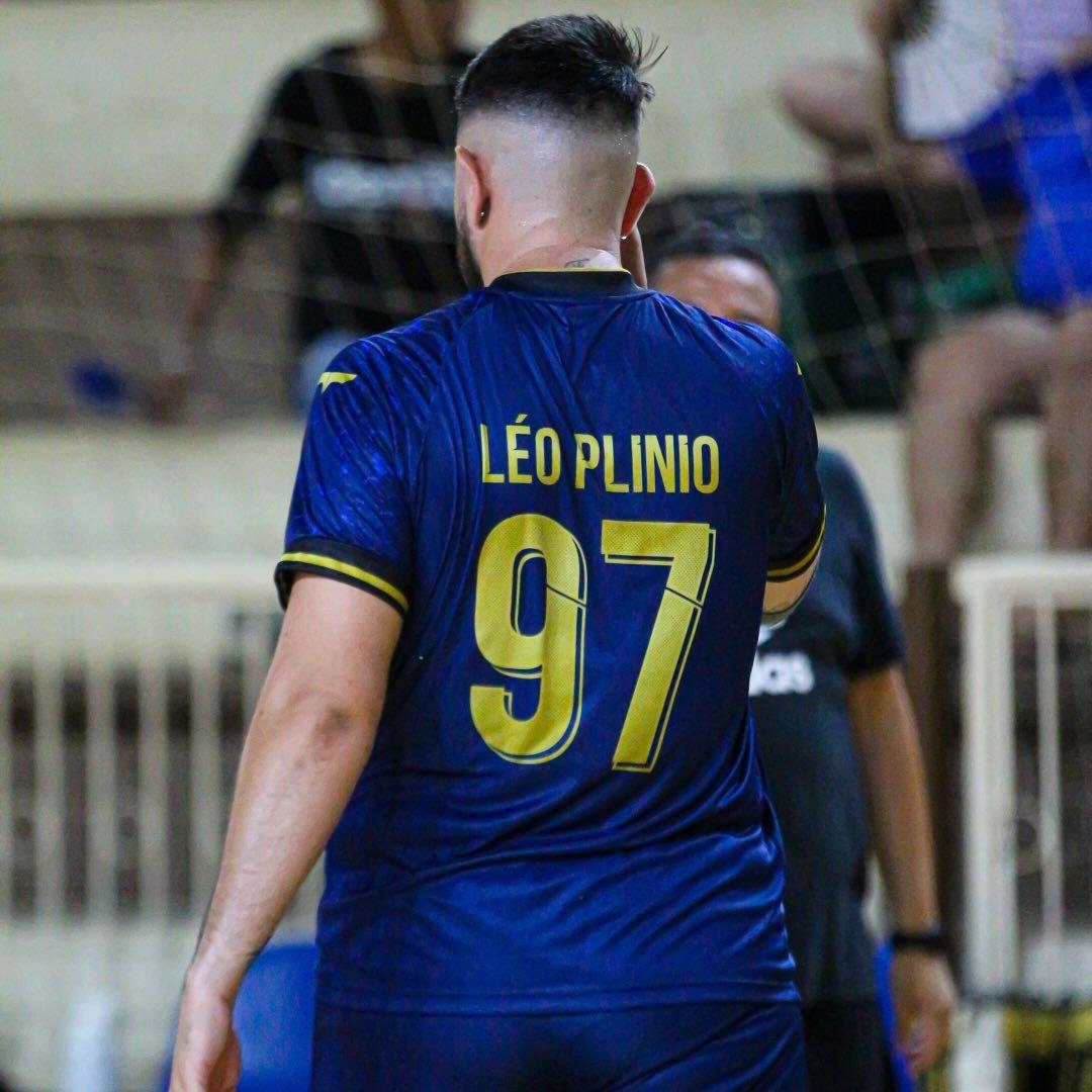 Capa de Leonardo de Moraes Plinio