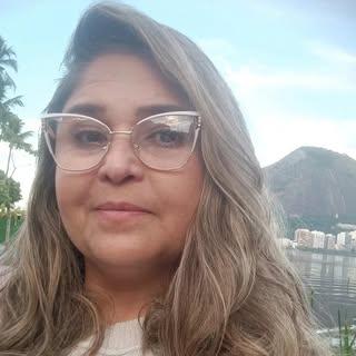 Capa de Thaís Carvalho