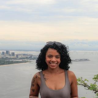 Capa de Giulia Reis