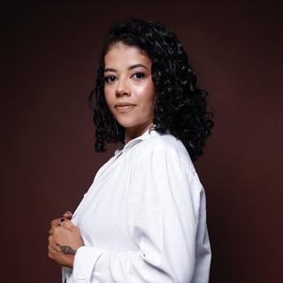 Capa de Letícia Messias