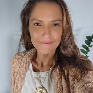 Annie Bello
