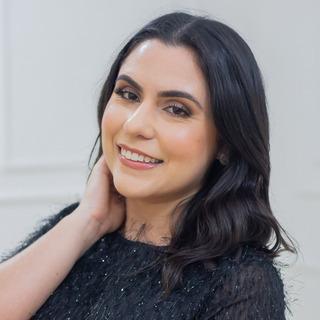 Capa de Karine Vasconcelos