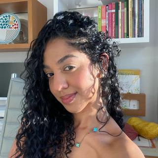 Anne Caroline Gregório