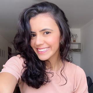 Capa de Priscila Bueno