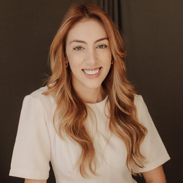 Capa de Isabela Junqueira Carrijo